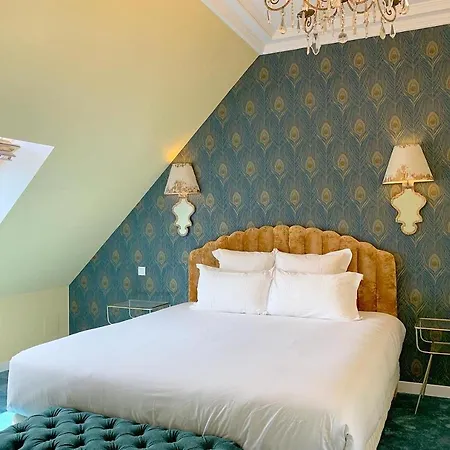 Le Tardif, Noble באיו