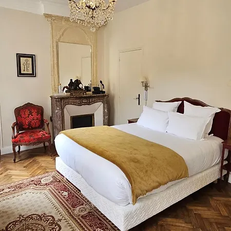 Le Tardif, Noble באיו