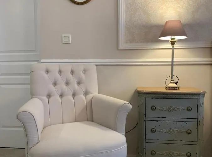 Le Tardif, Noble באיו